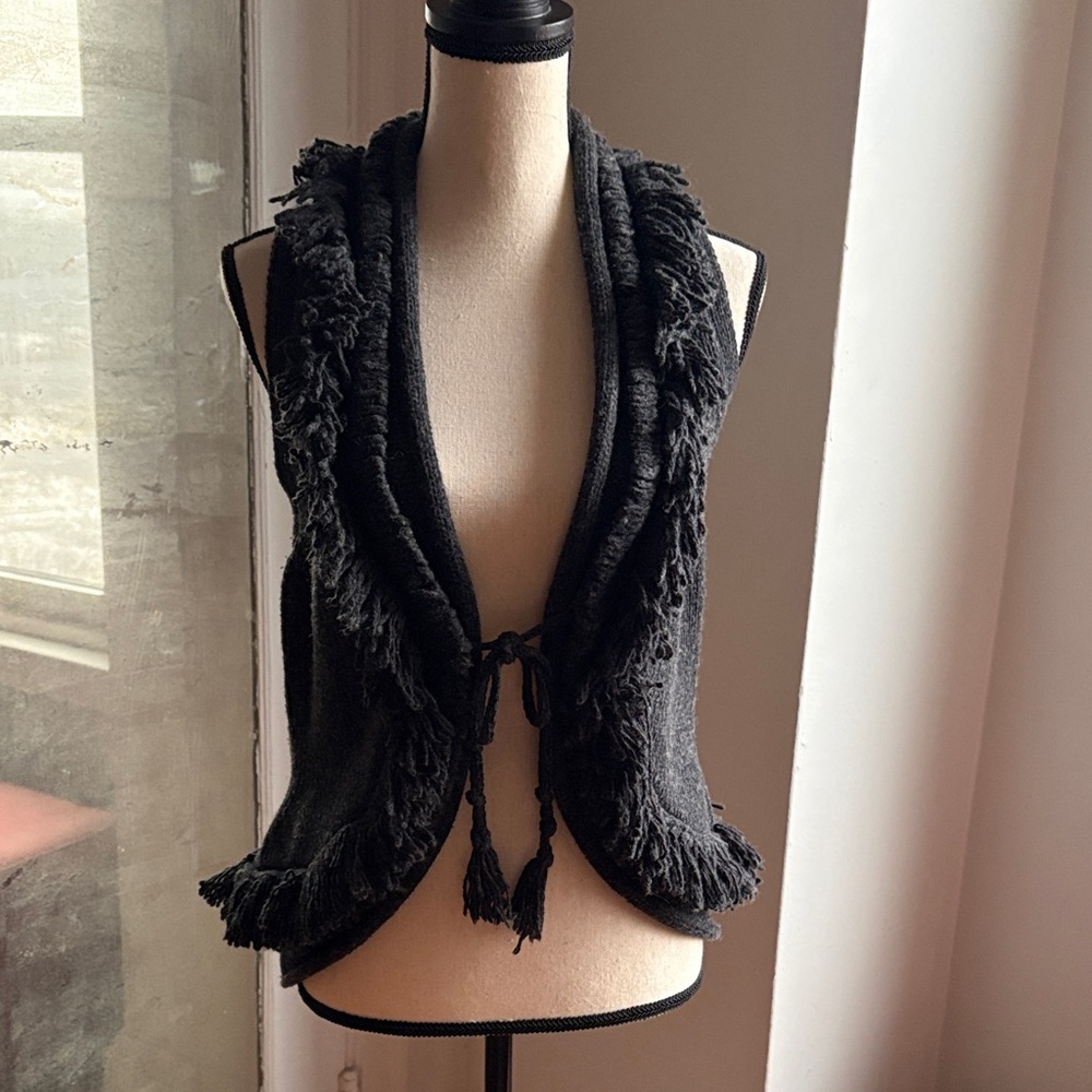 [Wrap London] Fringe Sweater Vest